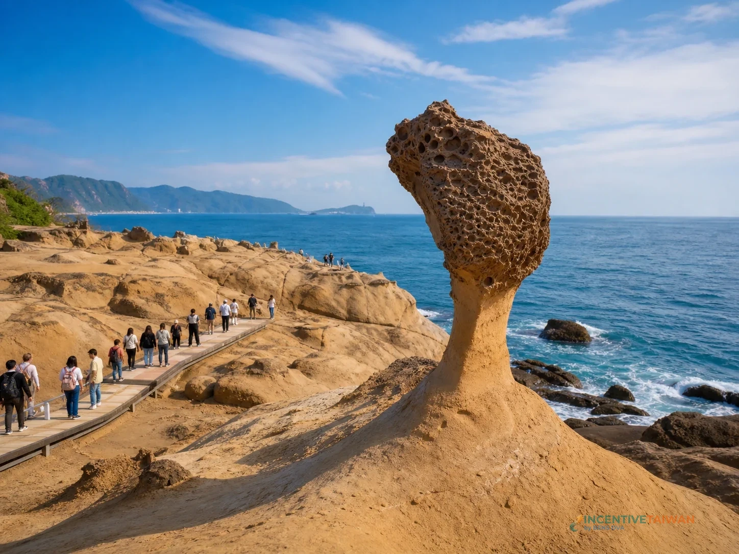 ภาพ Queen's Head ในอุทยานหินเย่หลิ่วสำหรับประกอบแผนพากรุ๊ปบริษัทเข้าชมช่วงเช้า